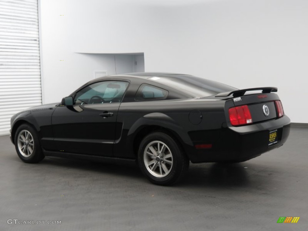 2005 Mustang V6 Premium Coupe - Black / Dark Charcoal photo #5