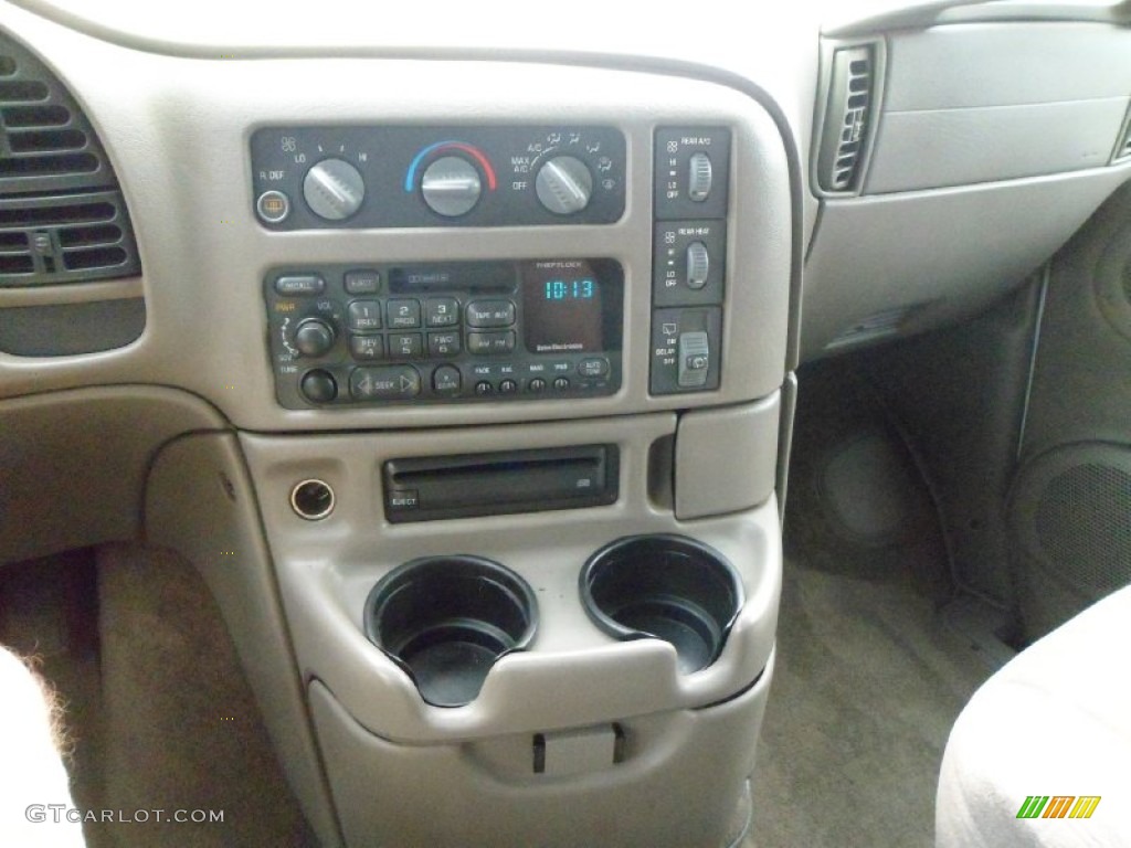 2001 Chevrolet Astro LT AWD Passenger Van Controls Photo #83566617
