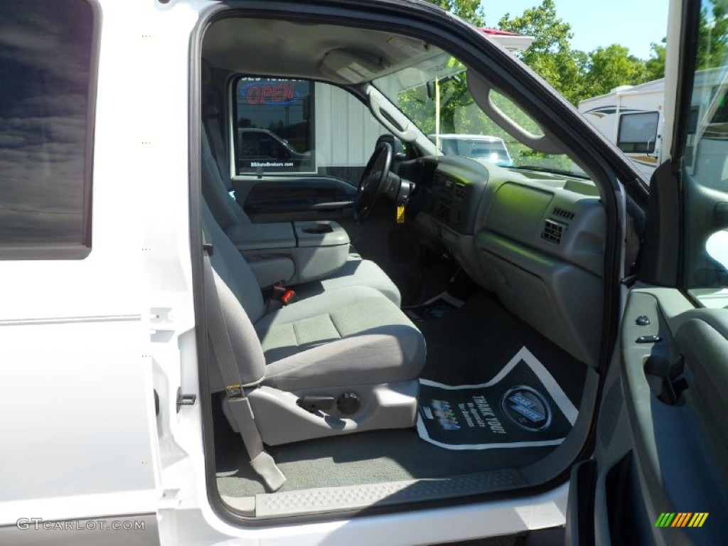 2004 F250 Super Duty XLT Crew Cab 4x4 - Oxford White / Medium Flint photo #22