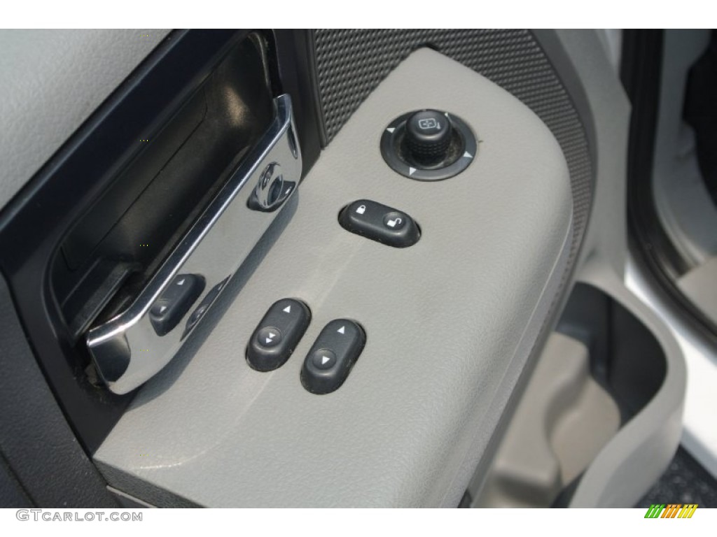 2006 F150 XL Regular Cab - Oxford White / Medium Flint photo #10