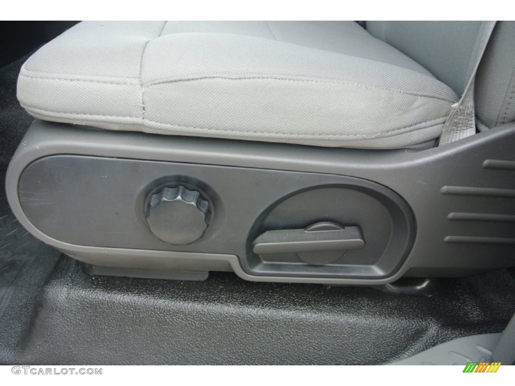 2006 F150 XL Regular Cab - Oxford White / Medium Flint photo #11