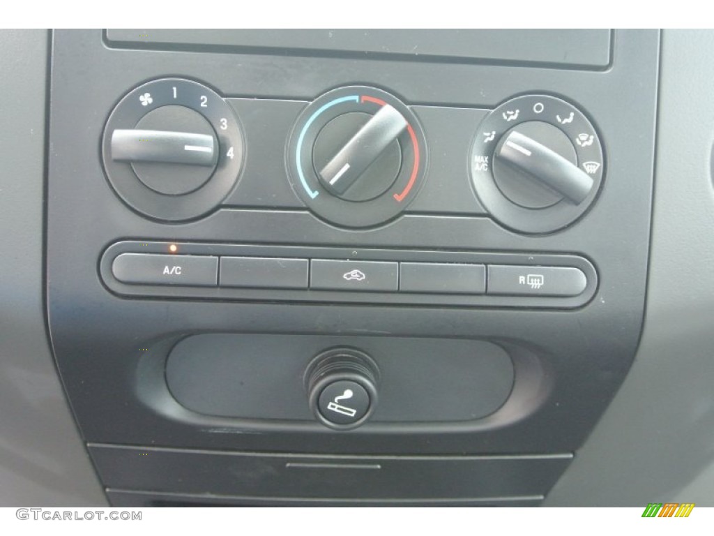 2006 F150 XL Regular Cab - Oxford White / Medium Flint photo #12