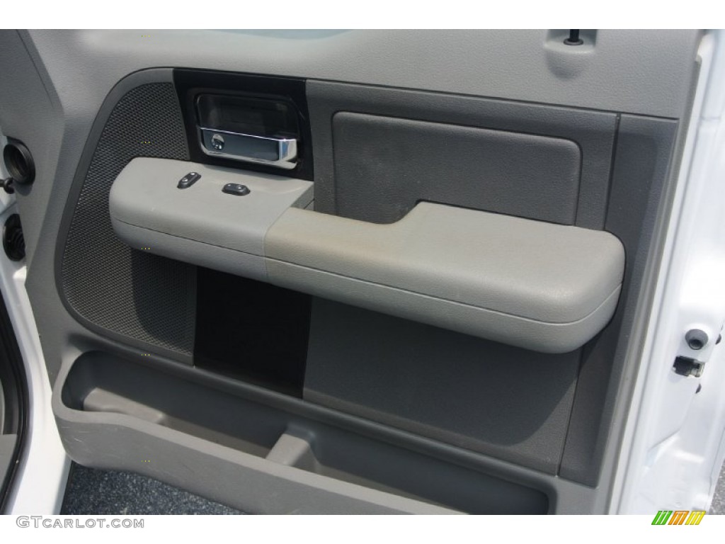 2006 F150 XL Regular Cab - Oxford White / Medium Flint photo #20