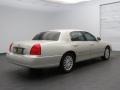 2004 Light French Silk Lincoln Town Car Ultimate  photo #2