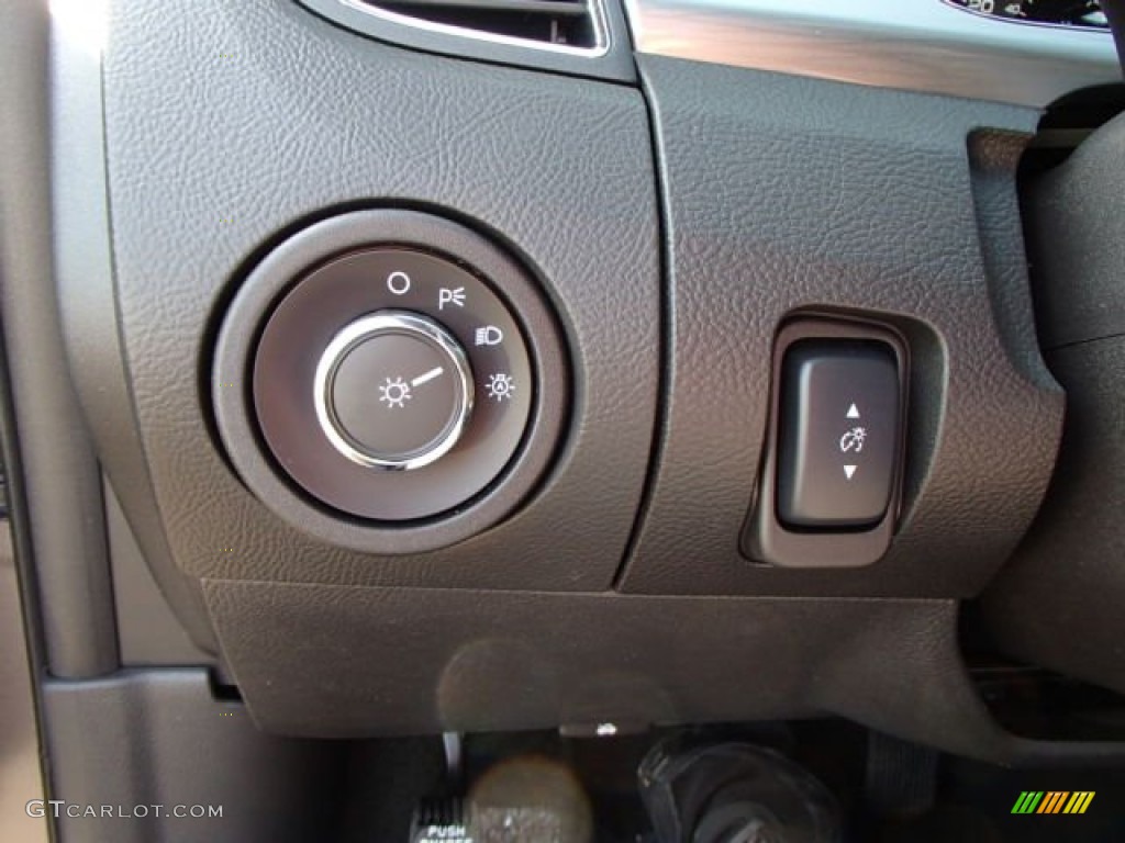 2014 Ford Taurus SEL Controls Photo #83574426