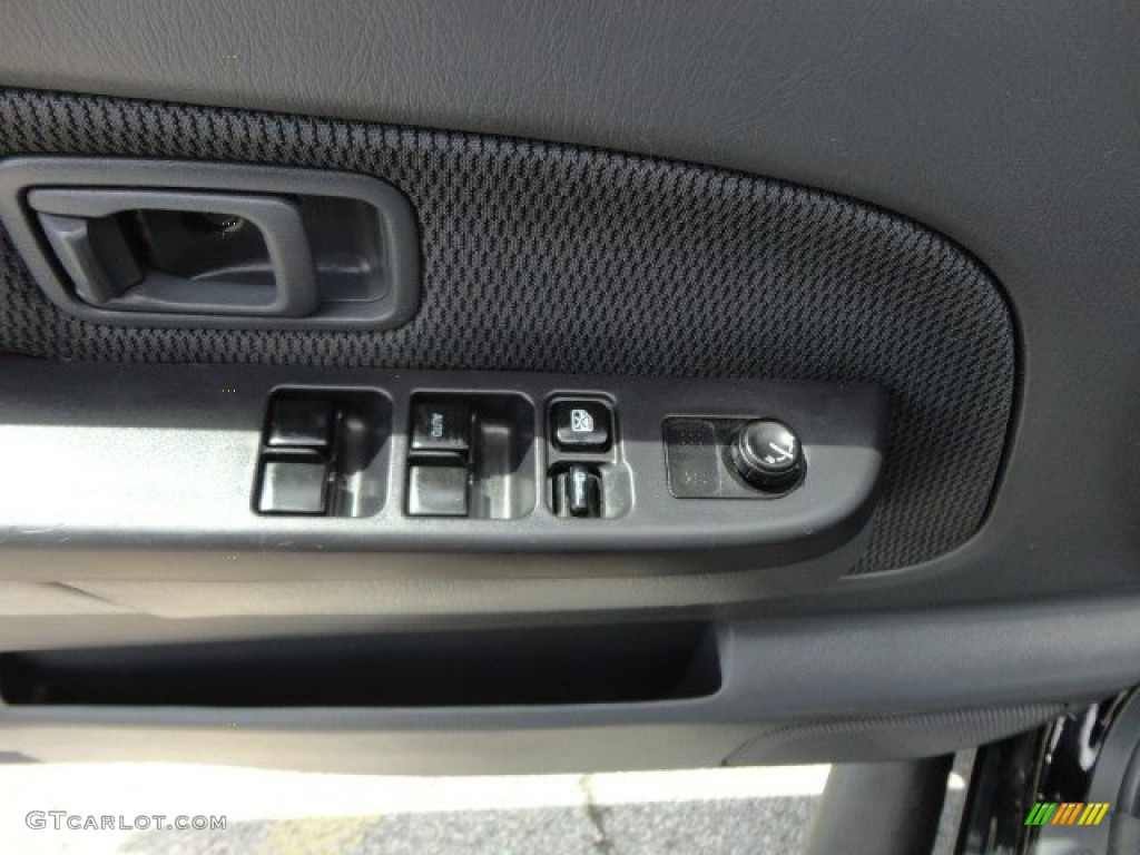2004 Nissan Frontier SC Crew Cab 4x4 Controls Photo #83577333