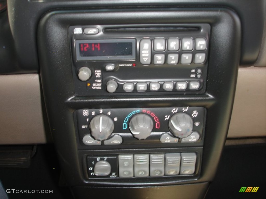 2004 Pontiac Montana Standard Montana Model Controls Photo #83582196