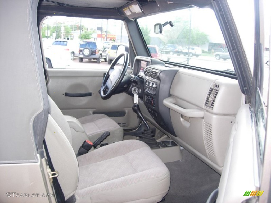 2004 Wrangler X 4x4 - Light Khaki Metallic / Khaki photo #8
