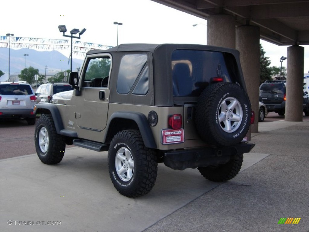 2004 Wrangler X 4x4 - Light Khaki Metallic / Khaki photo #10
