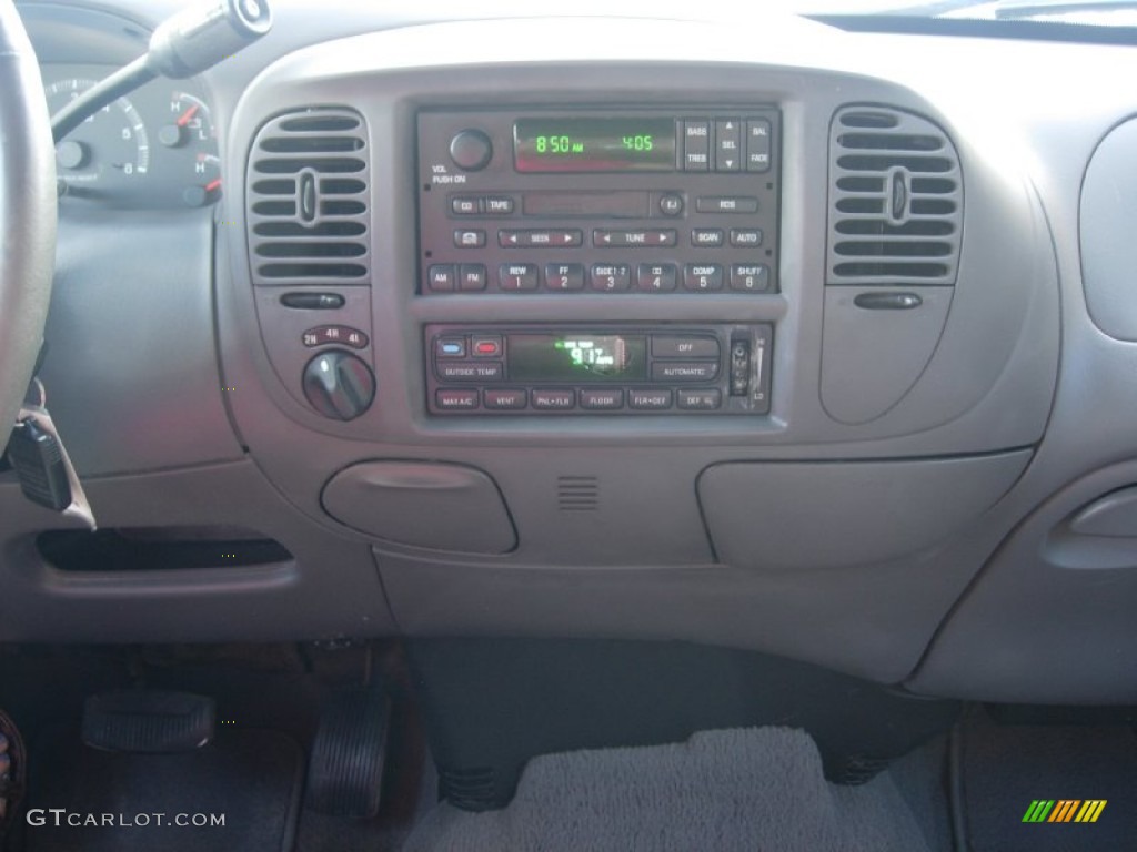 2002 F150 Lariat SuperCrew 4x4 - Dark Highland Green Metallic / Medium Parchment photo #3