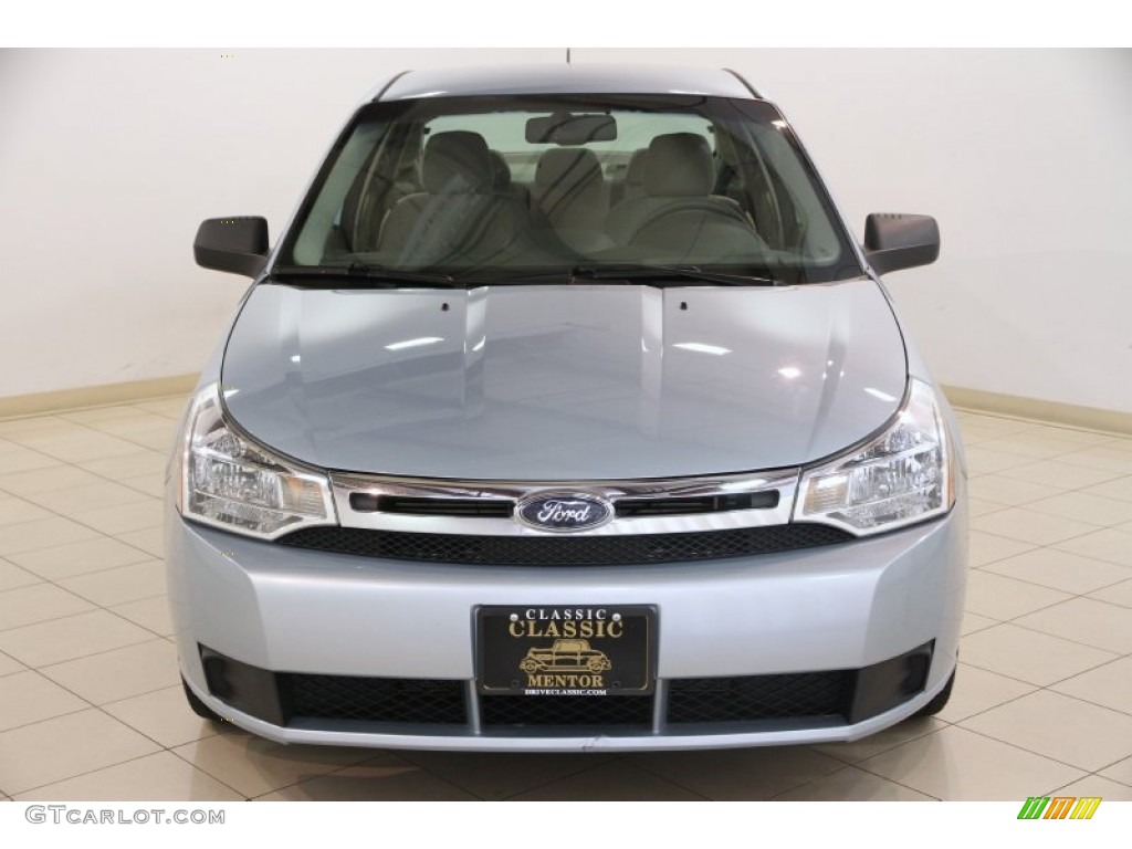 2009 Focus SE Sedan - Light Ice Blue Metallic / Medium Stone photo #2