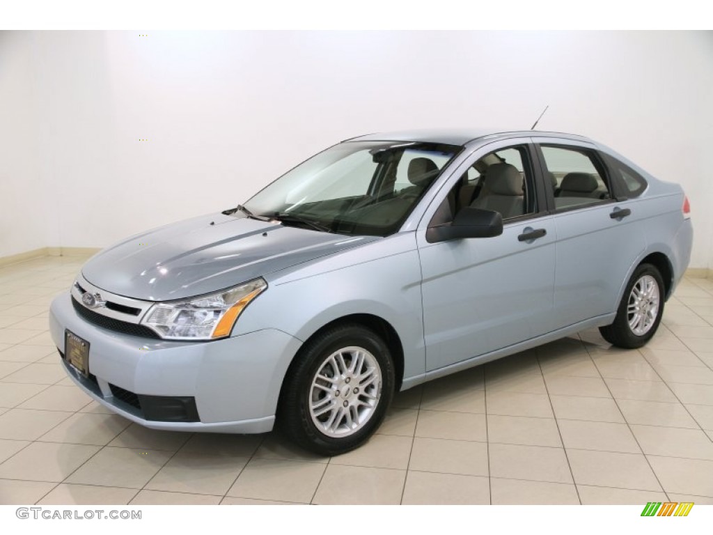 2009 Focus SE Sedan - Light Ice Blue Metallic / Medium Stone photo #3