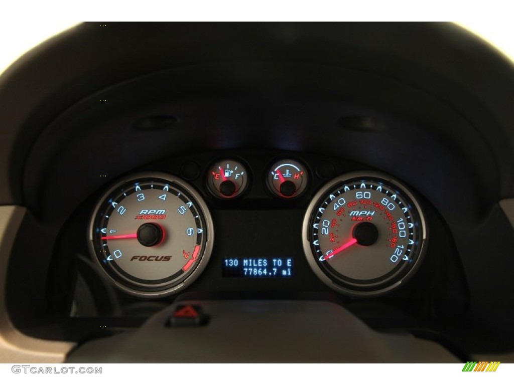 2009 Focus SE Sedan - Light Ice Blue Metallic / Medium Stone photo #7