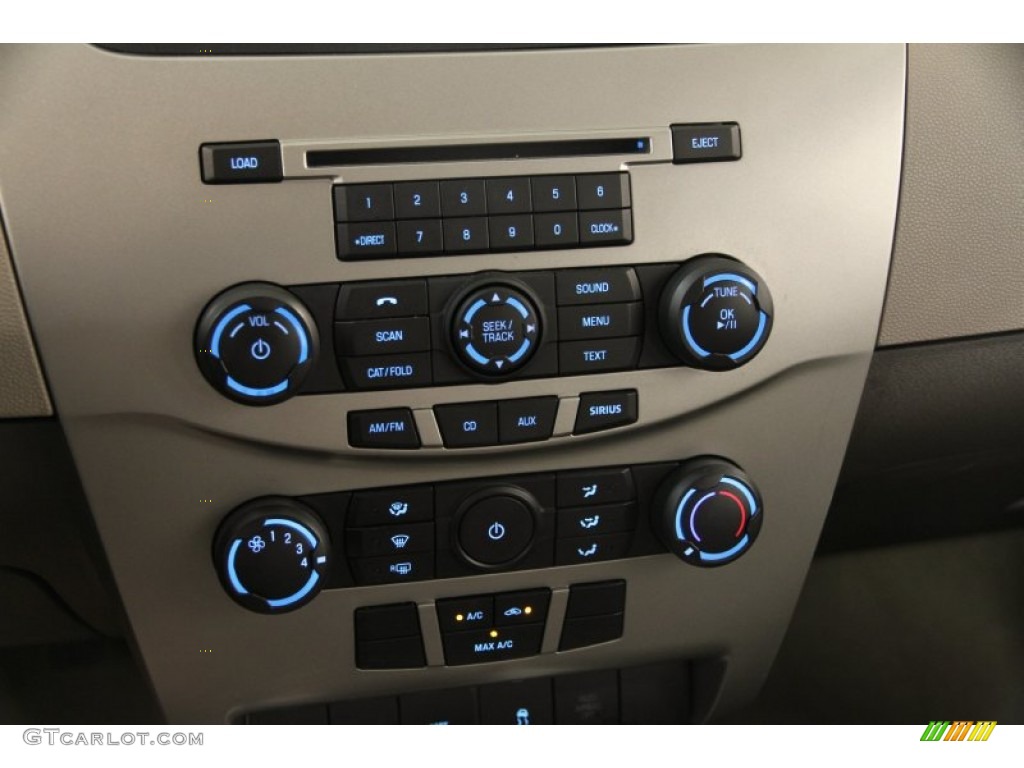 2009 Focus SE Sedan - Light Ice Blue Metallic / Medium Stone photo #9
