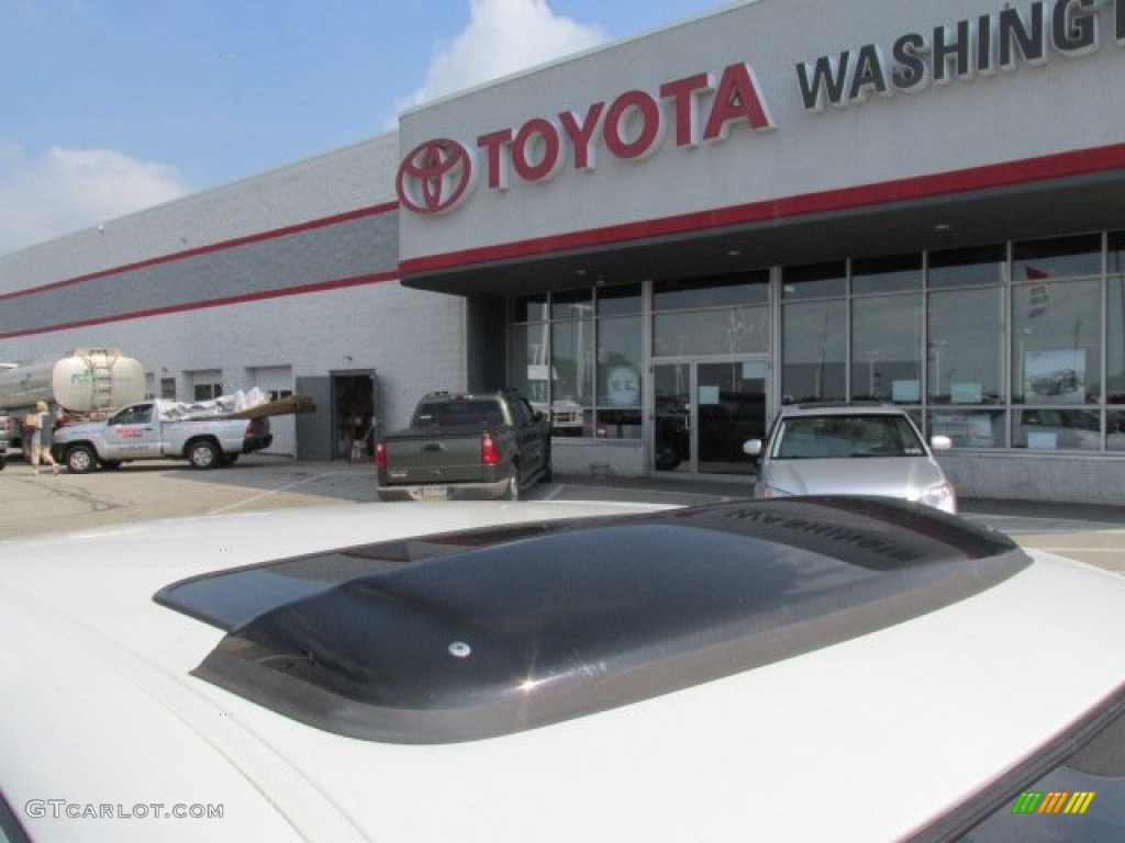 2005 XG350 L - Powder White Pearl / Beige photo #3