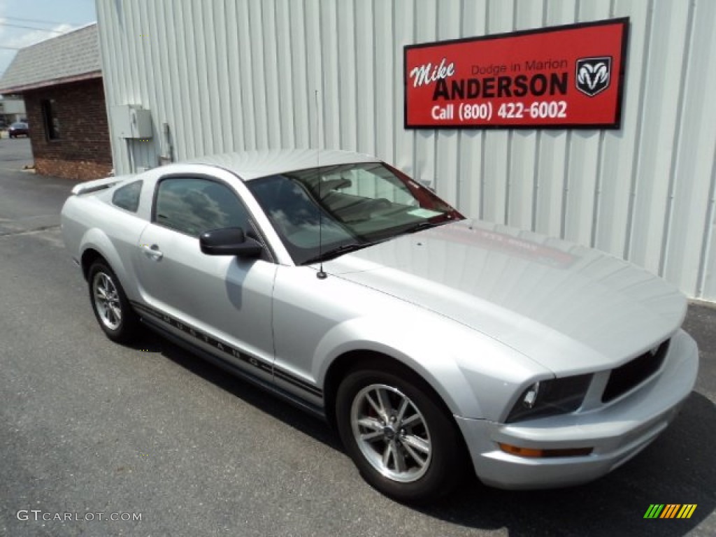 2005 Mustang V6 Premium Coupe - Satin Silver Metallic / Dark Charcoal photo #1