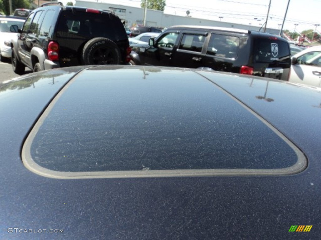 2012 200 Limited Sedan - Blackberry Pearl Coat / Black photo #17