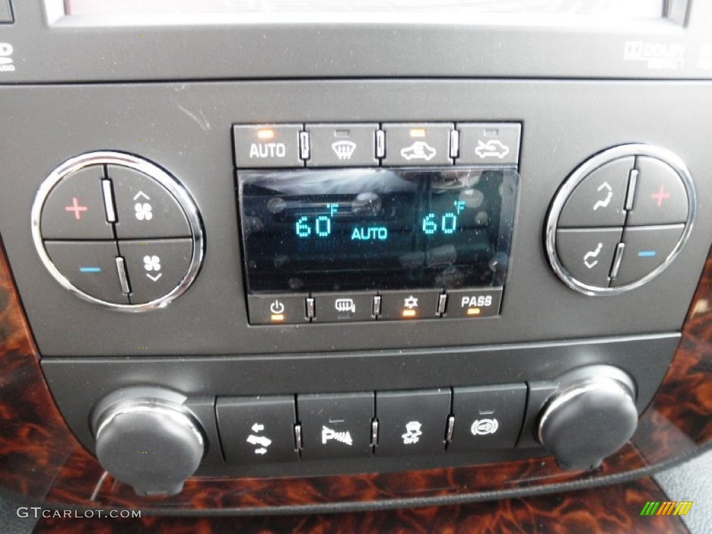 2014 GMC Sierra 2500HD Denali Crew Cab 4x4 Controls Photo #83599806