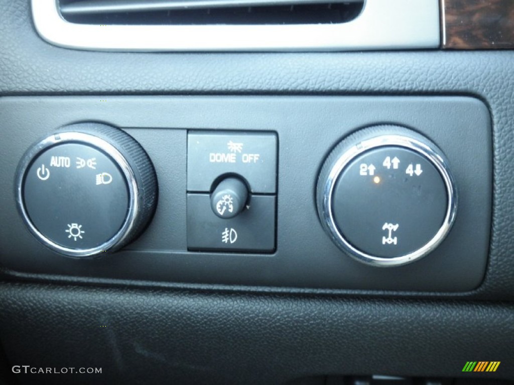 2014 GMC Sierra 2500HD Denali Crew Cab 4x4 Controls Photo #83599938
