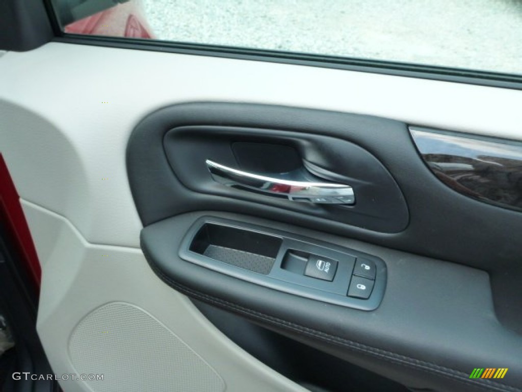 2013 Grand Caravan SXT - Redline 2 Coat Pearl / Black/Light Graystone photo #13