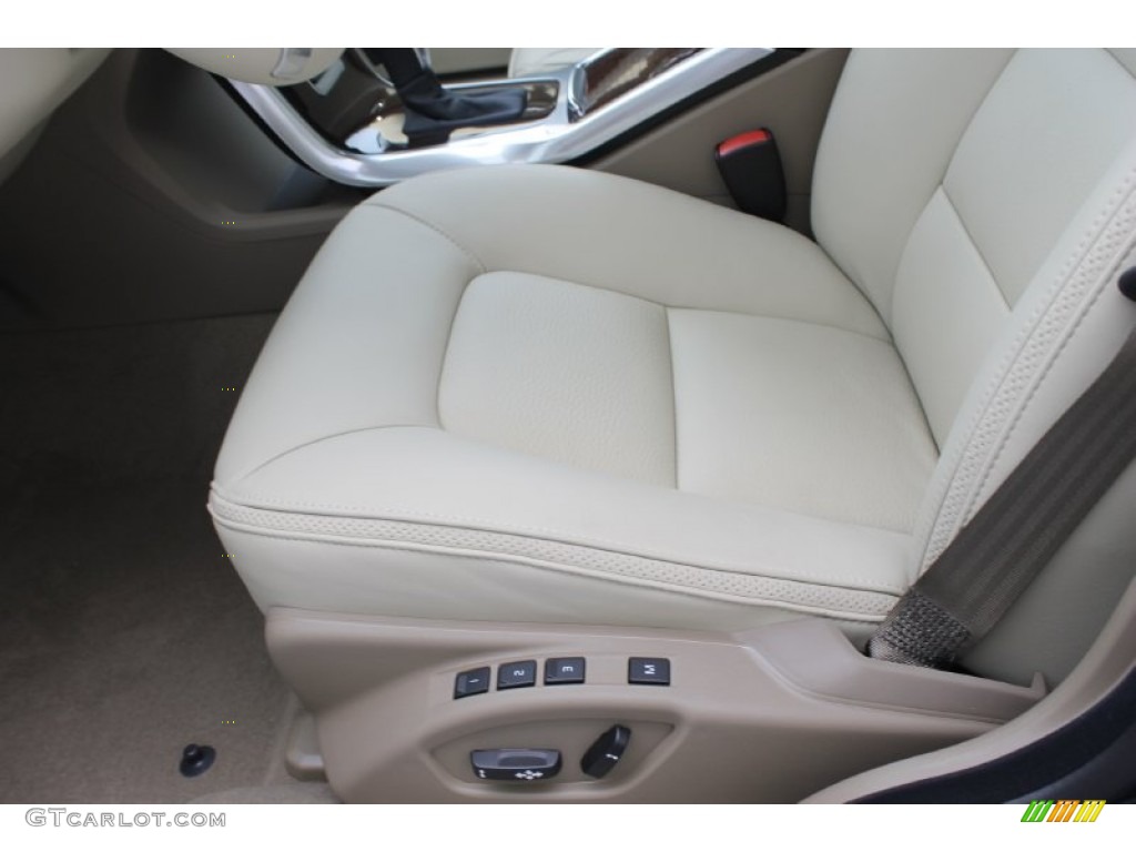2014 Volvo XC70 3.2 AWD Front Seat Photo #83602137
