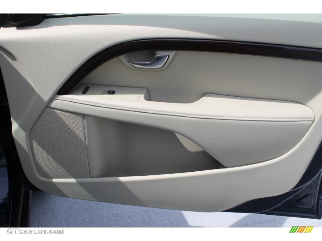 2014 Volvo XC70 3.2 AWD Door Panel Photos