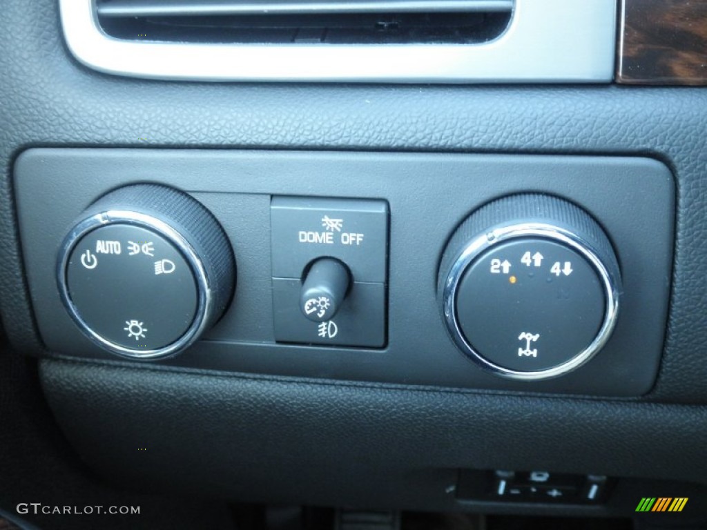 2014 GMC Sierra 2500HD Denali Crew Cab 4x4 Controls Photo #83605218