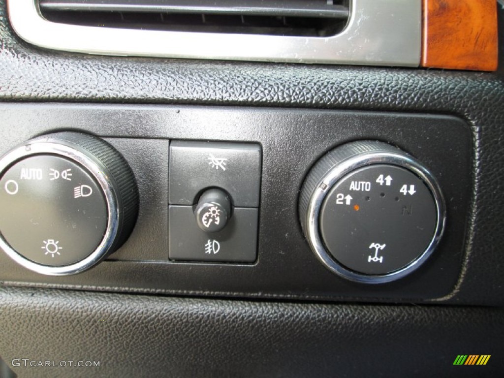2007 Chevrolet Silverado 1500 LTZ Extended Cab 4x4 Controls Photo #83608734
