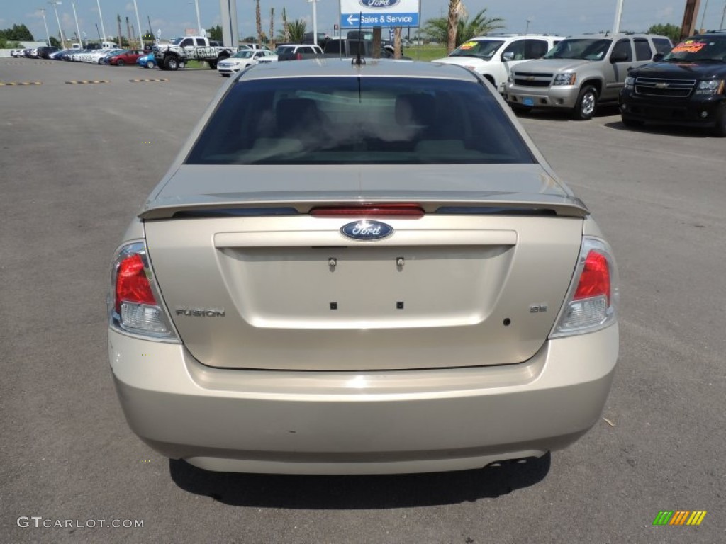 2008 Fusion SE - Dune Pearl Metallic / Camel photo #3