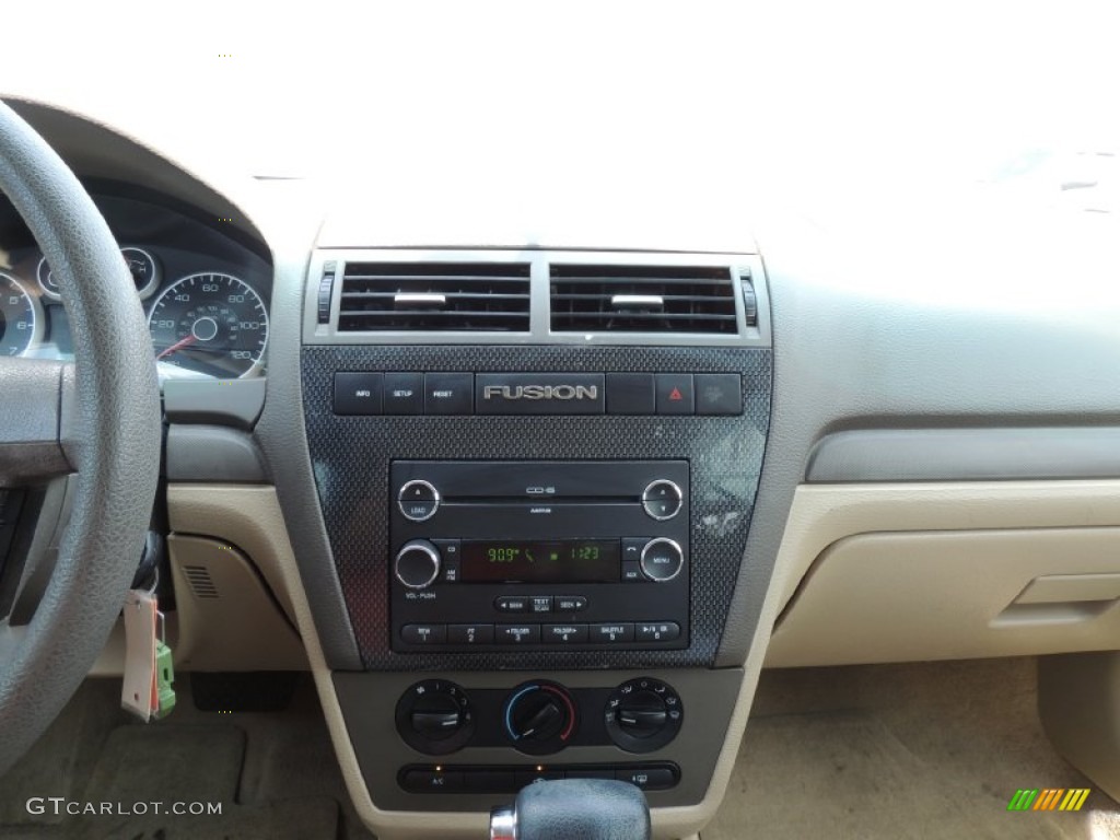 2008 Fusion SE - Dune Pearl Metallic / Camel photo #17