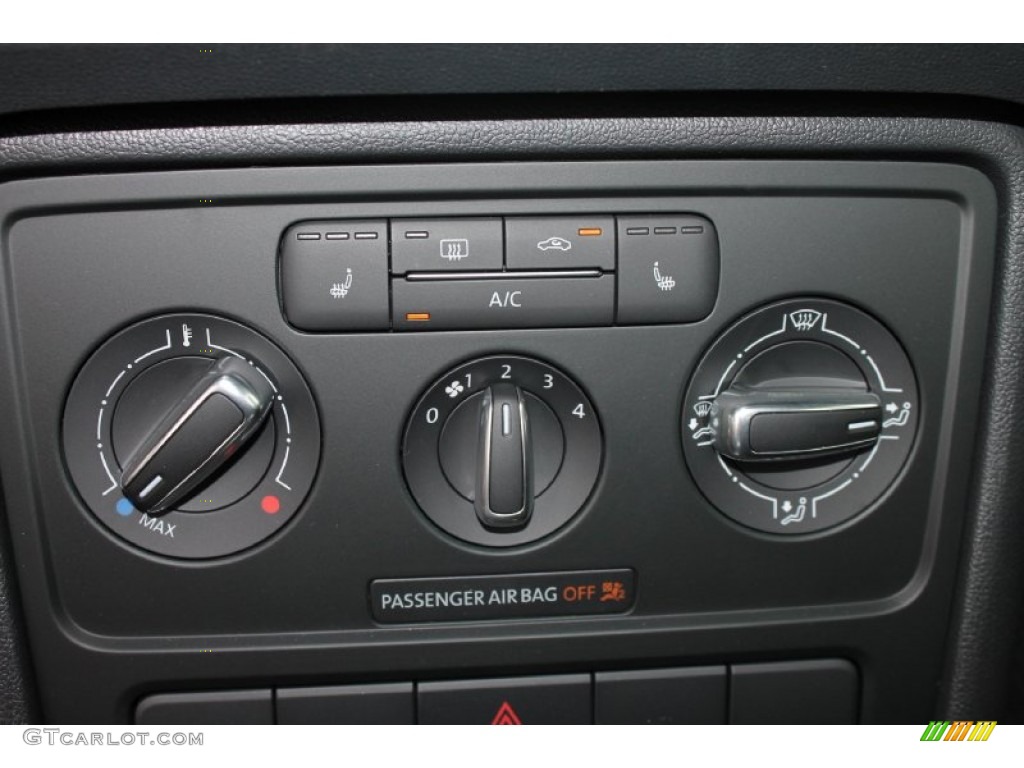 2013 Volkswagen Beetle R-Line Controls Photo #83621850