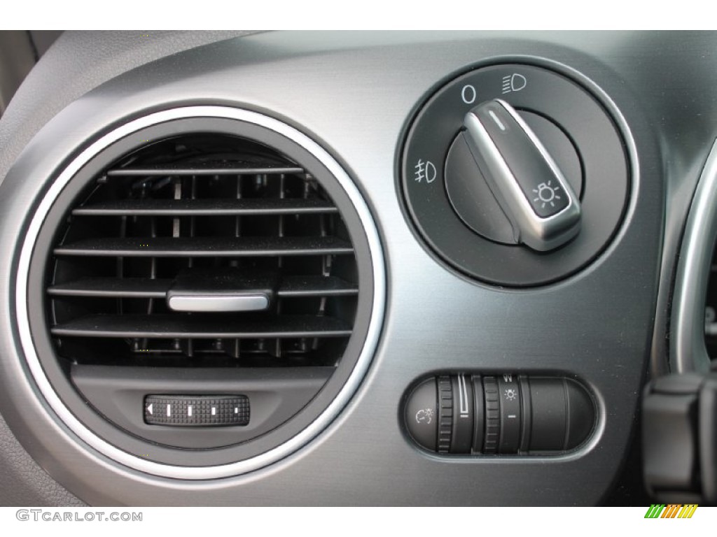 2013 Volkswagen Beetle R-Line Controls Photo #83621883