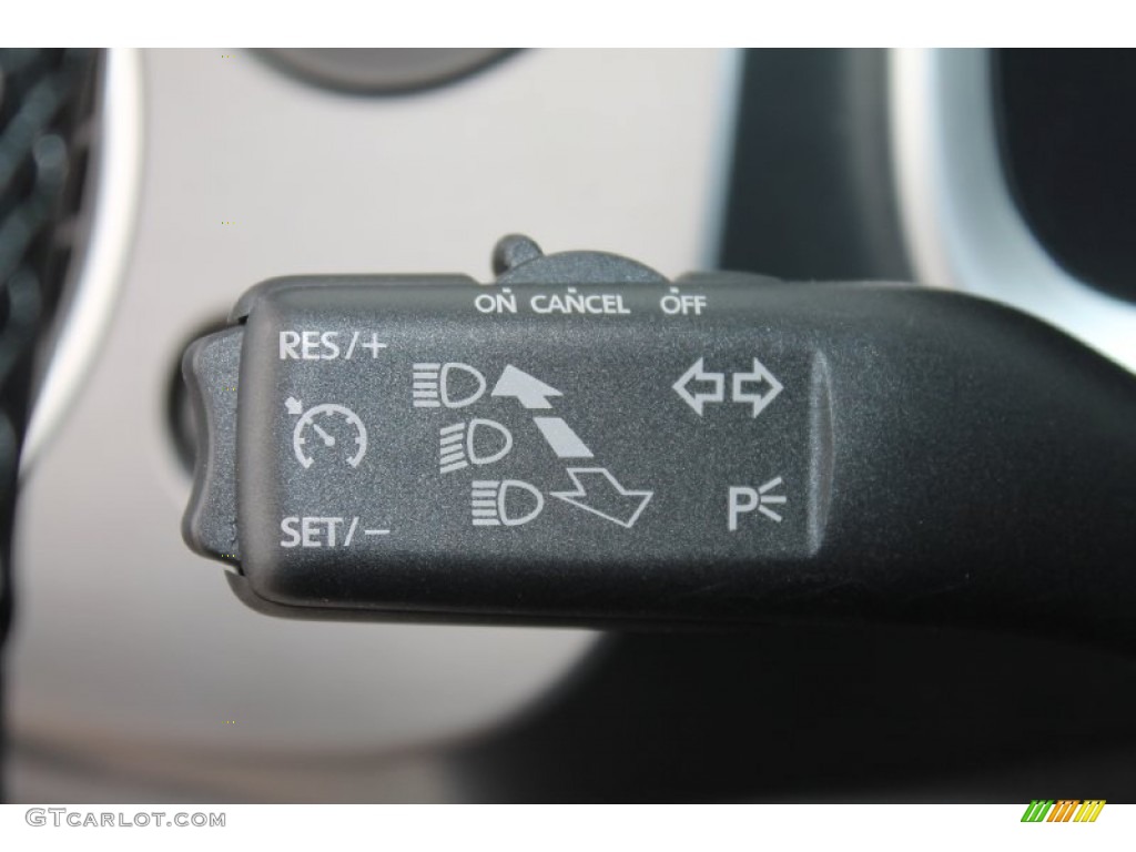 2013 Volkswagen Beetle R-Line Controls Photo #83621889