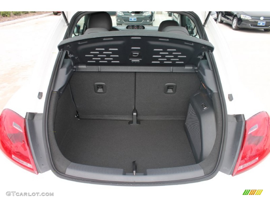 2013 Volkswagen Beetle R-Line Trunk Photo #83621898