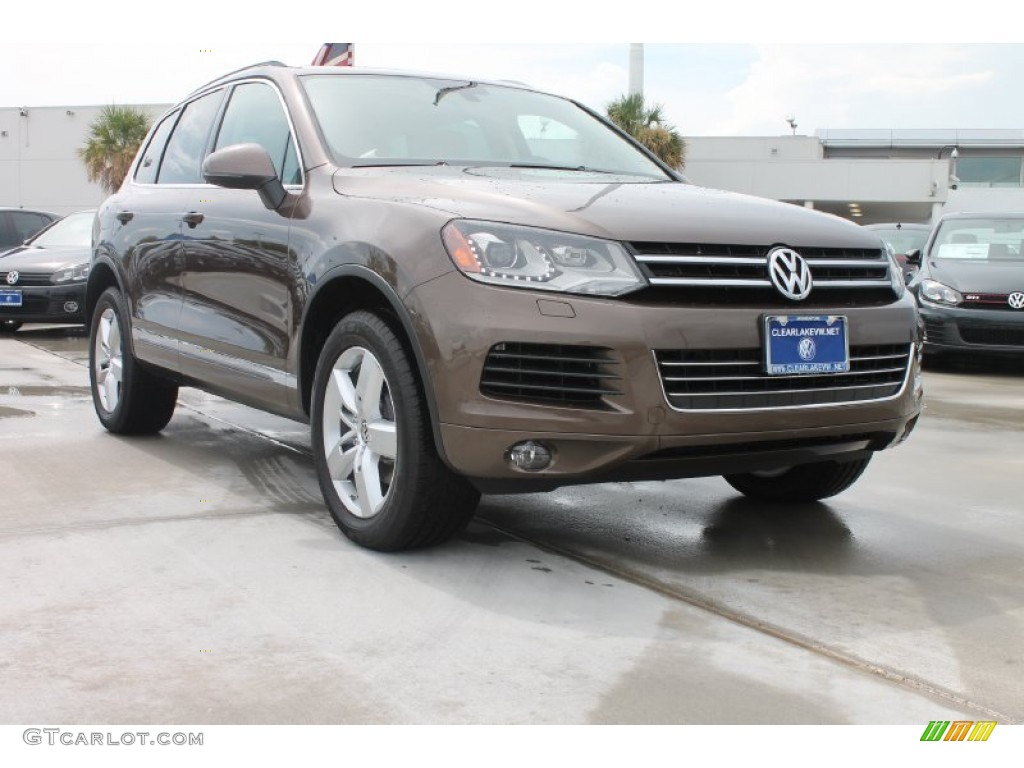 2013 Touareg VR6 FSI Lux 4XMotion - Toffee Brown Metallic / Cornsilk Beige photo #1