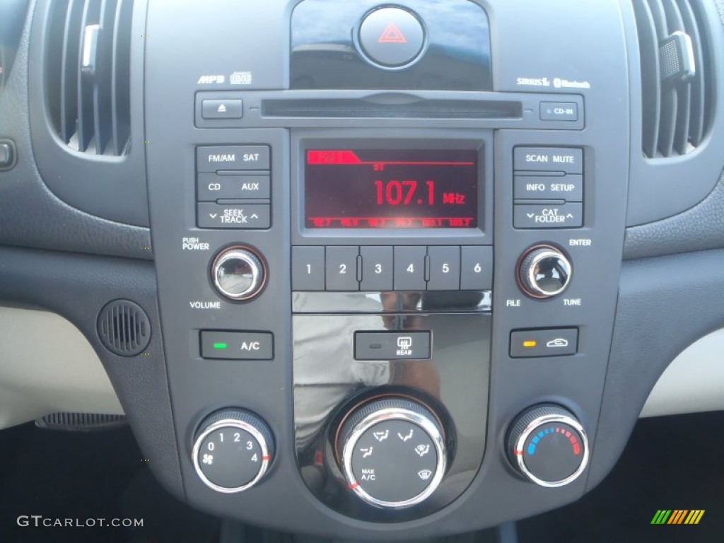 2010 Kia Forte EX Controls Photos
