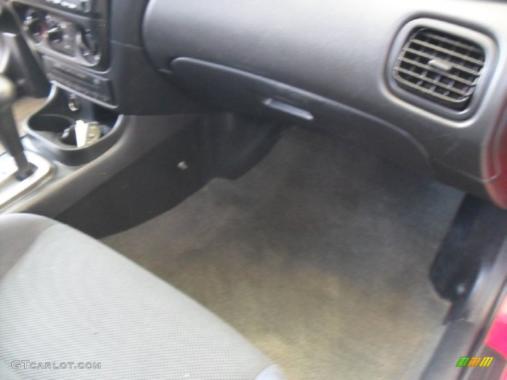 2006 Sentra 1.8 S Special Edition - Code Red / Charcoal photo #16