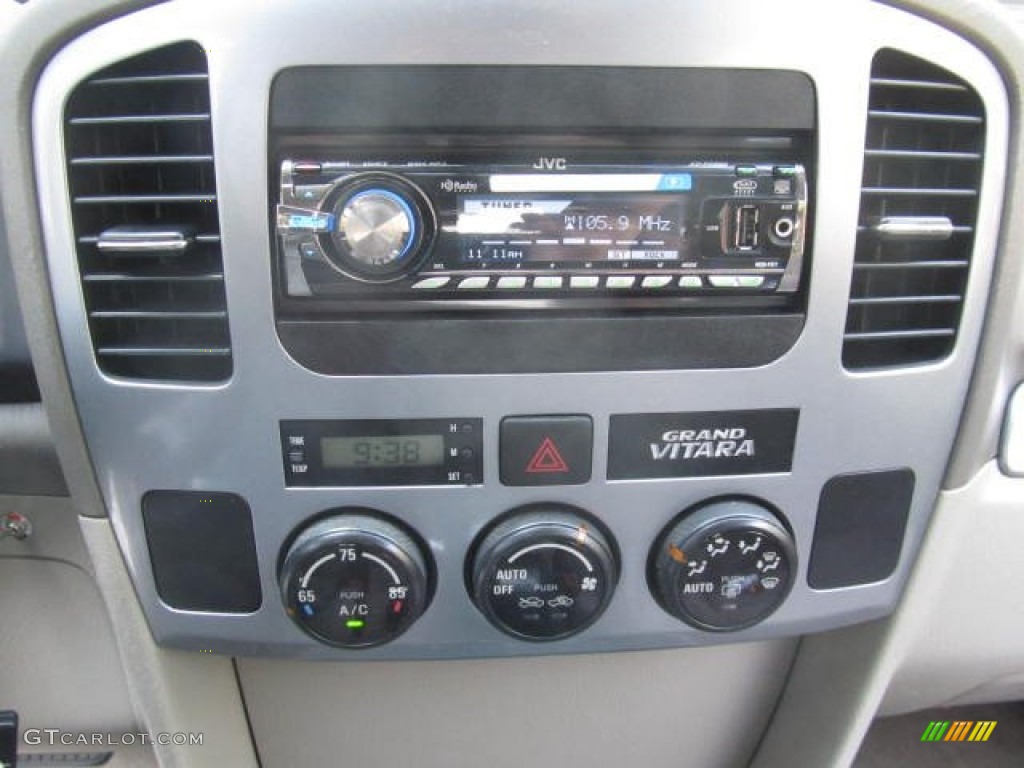 2003 Suzuki Grand Vitara 4x4 Controls Photos