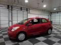 Absolutely Red - Yaris 3 Door Liftback Photo No. 4