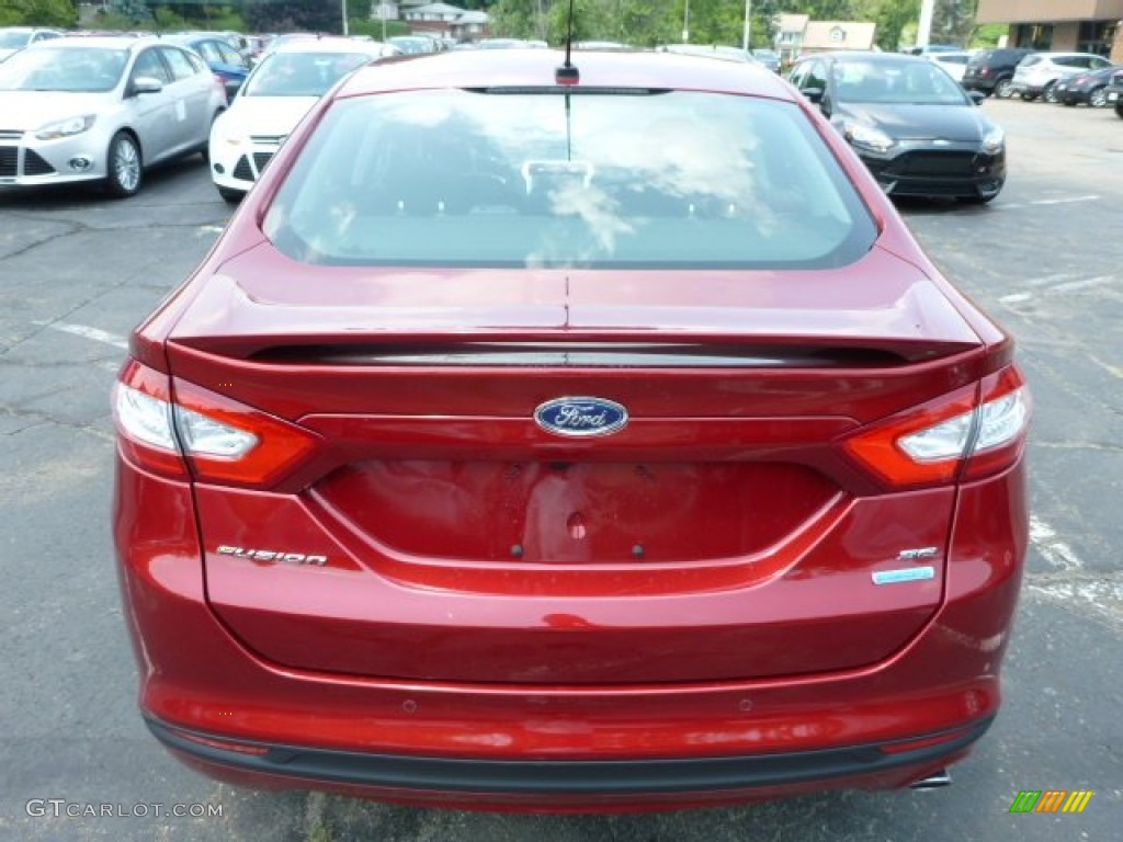 2013 Fusion SE 1.6 EcoBoost - Ruby Red Metallic / SE Appearance Package Charcoal Black/Red Stitching photo #3