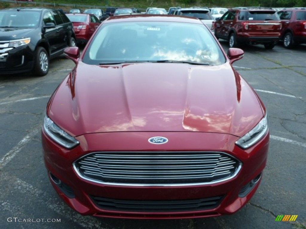 2013 Fusion SE 1.6 EcoBoost - Ruby Red Metallic / SE Appearance Package Charcoal Black/Red Stitching photo #6
