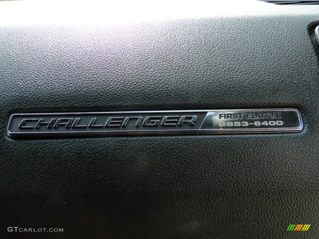 2008 Dodge Challenger SRT8 Marks and Logos Photos