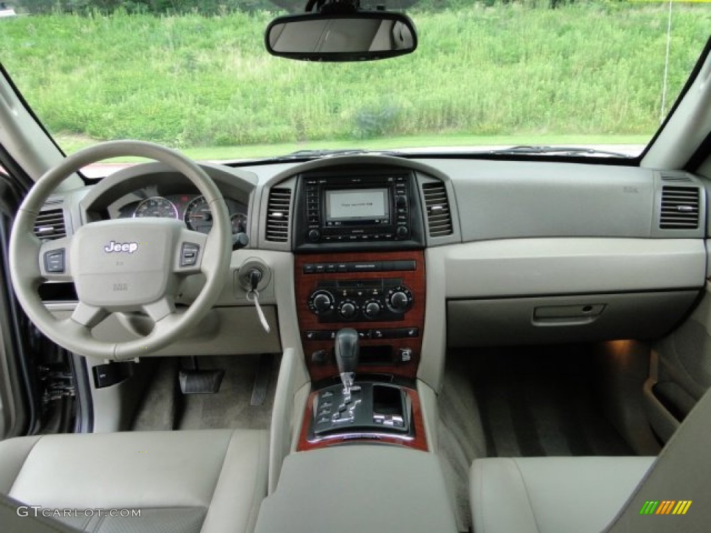 2006 Grand Cherokee Limited 4x4 - Dark Khaki Pearl / Dark Khaki/Light Graystone photo #13