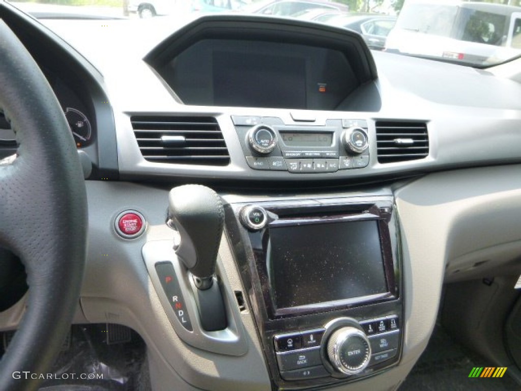 2014 Honda Odyssey Touring Elite Controls Photo #83654470