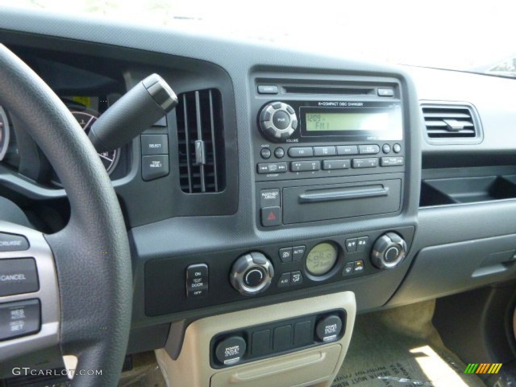2013 Honda Ridgeline RTS Controls Photos