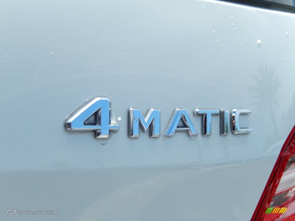 2010 Mercedes-Benz GL 550 4Matic Marks and Logos Photos