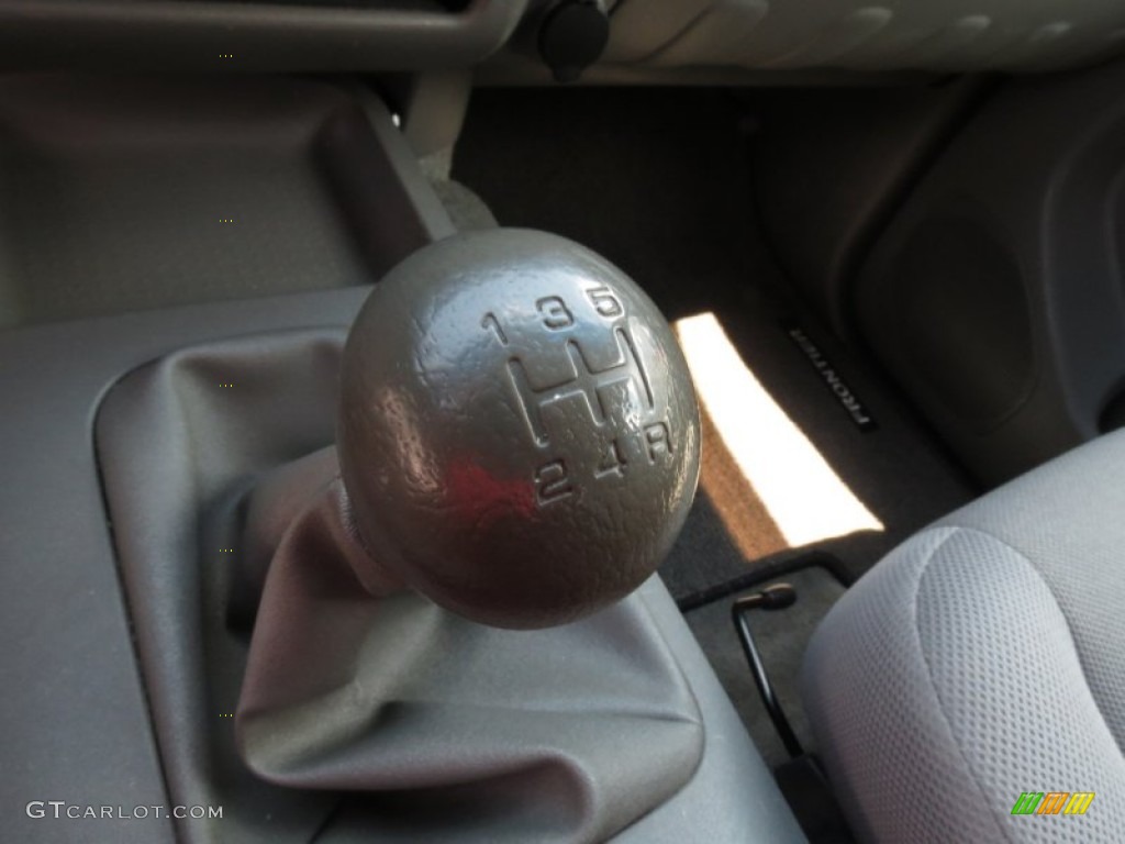 2005 Nissan Frontier XE King Cab Transmission Photos