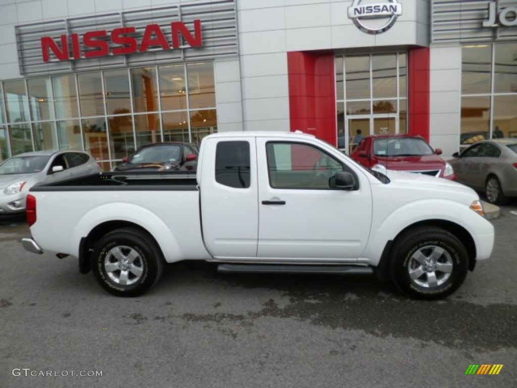 2012 Frontier SV V6 King Cab 4x4 - Avalanche White / Beige photo #12