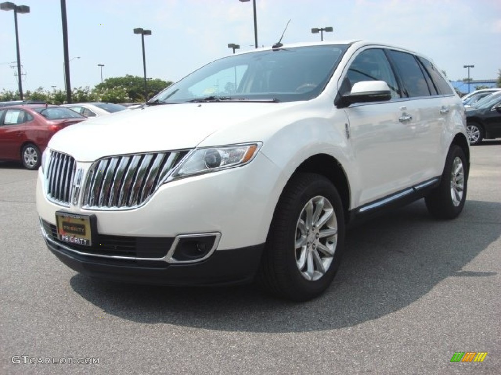 White Platinum Metallic Tri-Coat Lincoln MKX