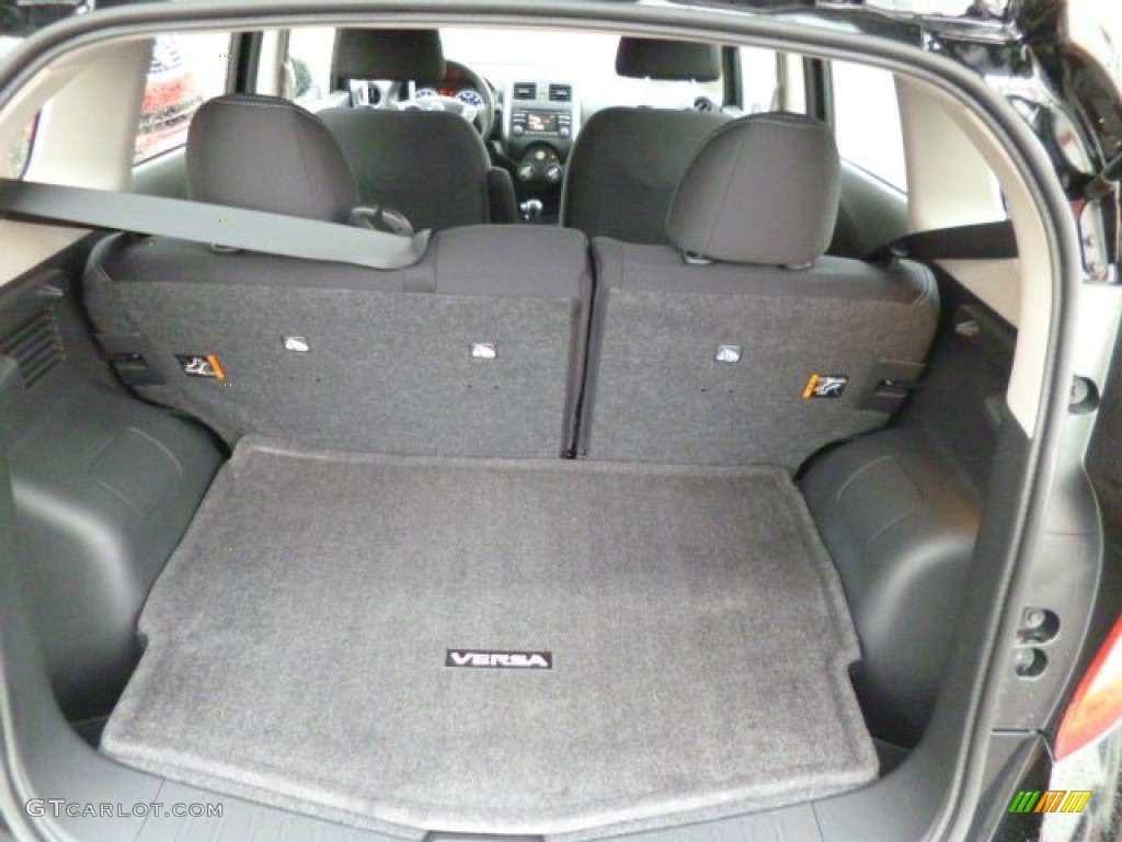 2014 Nissan Versa Note SV Trunk Photo #83670296
